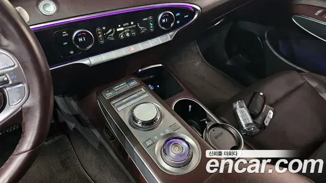 Genesis GV70 2021 — ფოტო 18/20