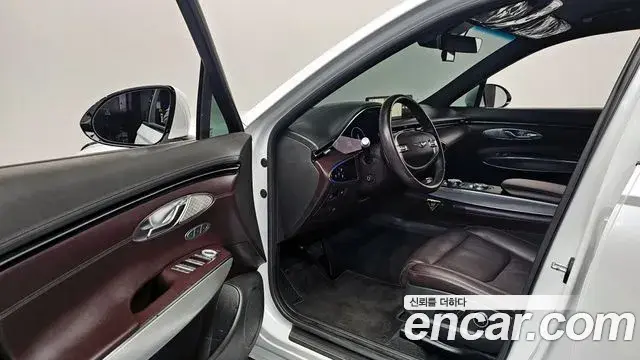 Genesis GV70 2021 — ფოტო 15/20