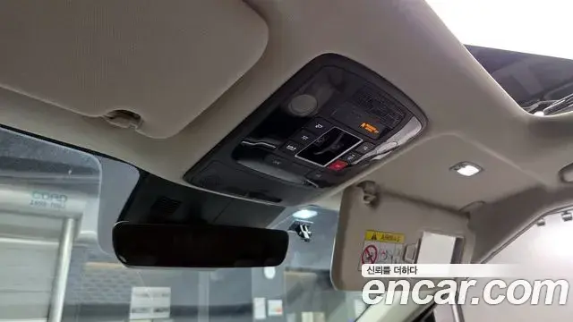 Kia Carnival 2023 — Фото 17/20