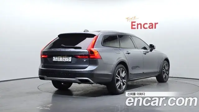 Volvo V90 Cross Country 2019 — Photo 2/20