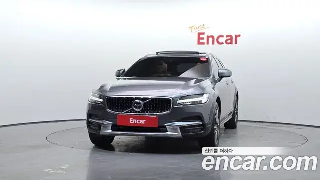 Volvo V90 Cross Country 2019 — Photo 12/20