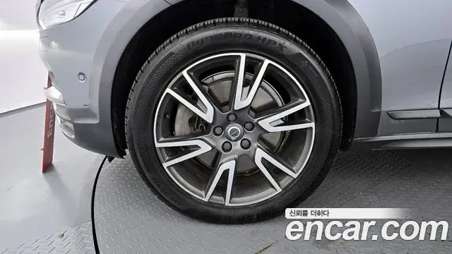 Volvo V90 Cross Country 2019 — Photo 1/20