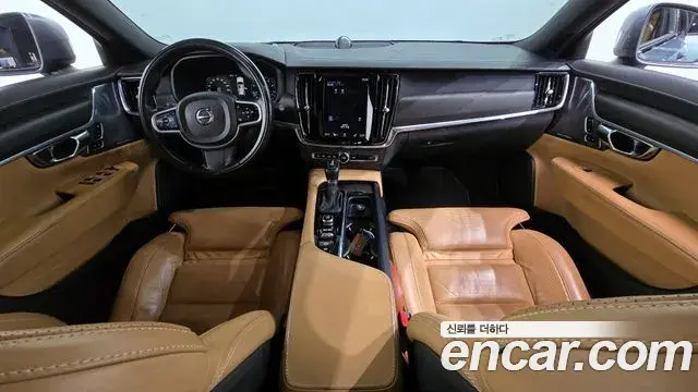 Volvo V90 Cross Country 2019 — Photo 6/20