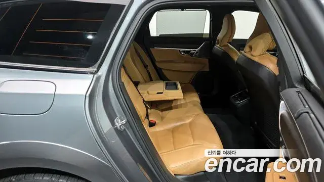 Volvo V90 Cross Country 2019 — Photo 19/20