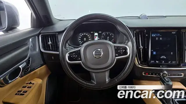 Volvo V90 Cross Country 2019 — Photo 4/20