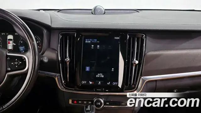 Volvo V90 Cross Country 2019 — Photo 20/20