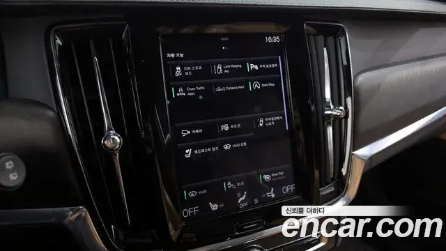 Volvo V90 Cross Country 2019 — Photo 18/20