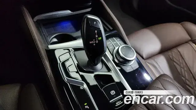 BMW 5 Series 2022 — ფოტო 18/20