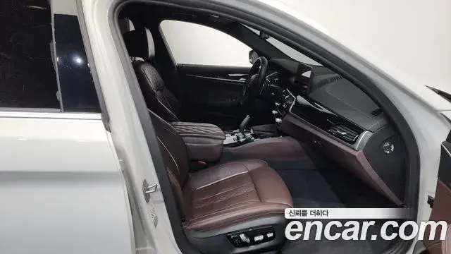 BMW 5 Series 2022 — ფოტო 19/20