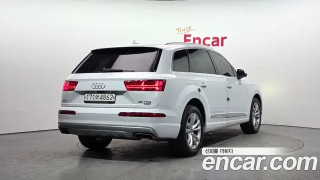 Audi Q7 2019 — Фото 2/20