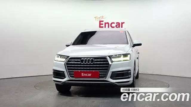 Audi Q7 2019 — Фото 3/20