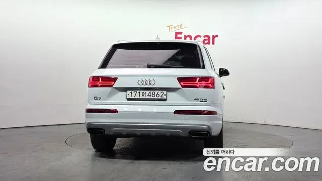 Audi Q7 2019 — Фото 4/20