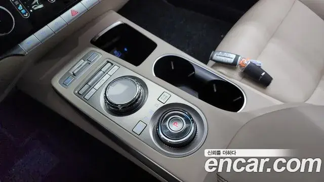 Genesis GV70 2022 — Photo 17/20