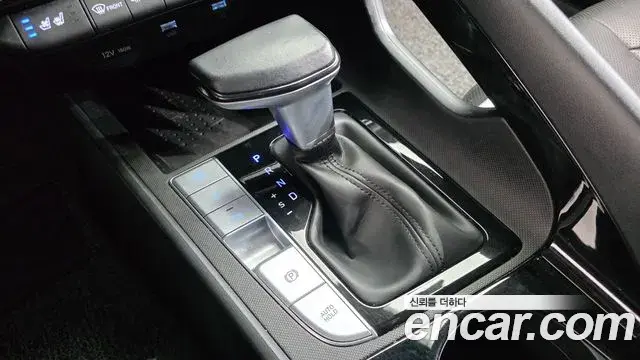 Hyundai The New Avante Hybrid 2021 — Photo 19/20