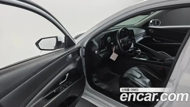 Hyundai The New Avante Hybrid 2021 — Photo 16/20