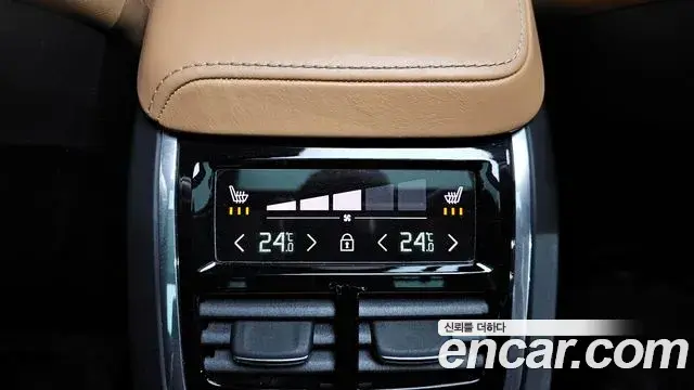 Volvo XC60 2021 — ფოტო 3/20