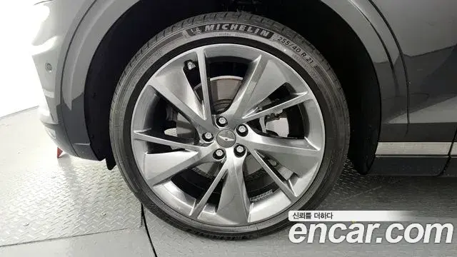 Genesis GV70 2022 — ფოტო 18/20