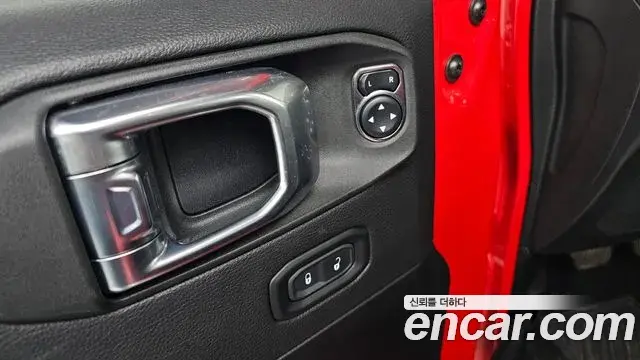 Jeep Wrangler 2021 — Фото 17/20
