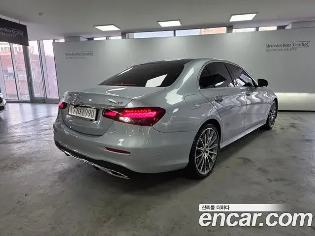 Mercedes-Benz E-Class 2022 — ფოტო 13/17