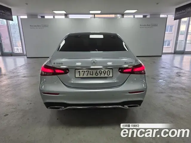 Mercedes-Benz E-Class 2022 — ფოტო 16/17