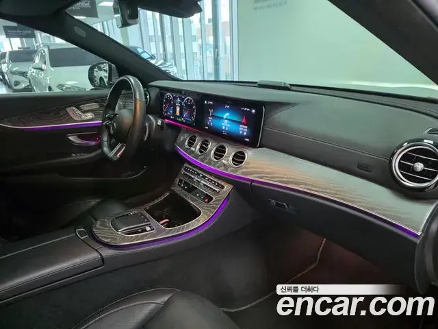 Mercedes-Benz E-Class 2022 — ფოტო 8/17