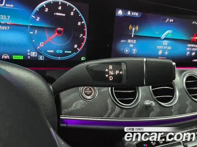 Mercedes-Benz E-Class 2022 — ფოტო 15/17