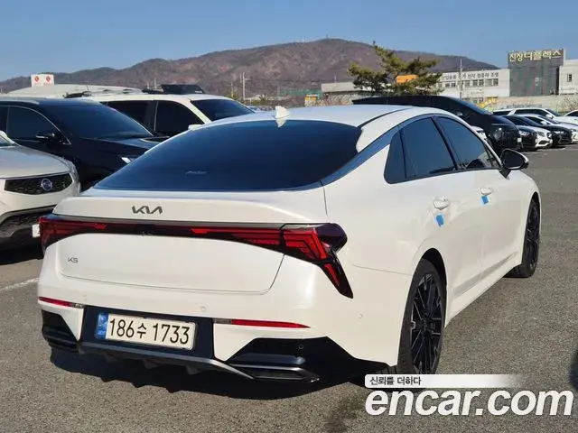 Kia K5 2023 — Şəkil 13/20