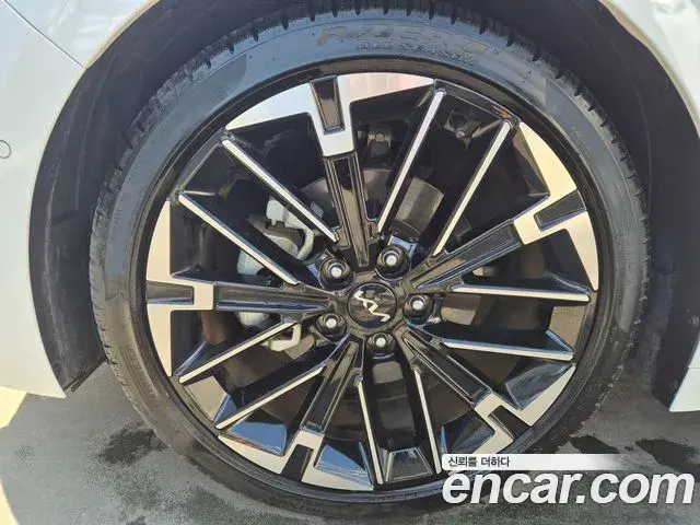 Kia K5 2023 — Şəkil 10/20