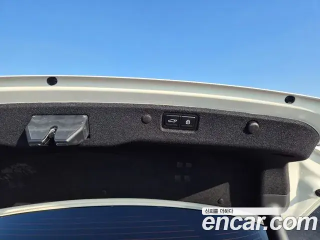 Kia K5 2023 — Şəkil 16/20