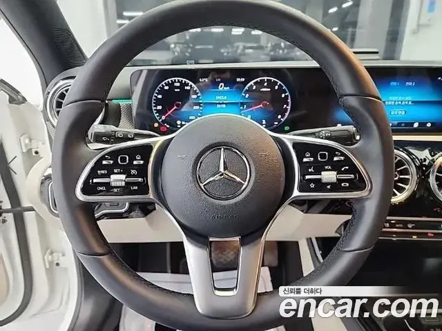 Mercedes-Benz A-Class 2022 — Şəkil 12/19