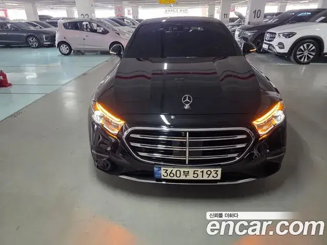 Mercedes-Benz E-Class 2024 — Photo 1/20