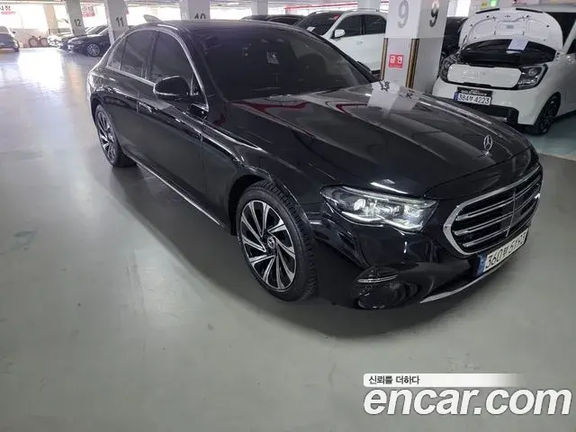 Mercedes-Benz E-Class 2024 — Photo 13/20