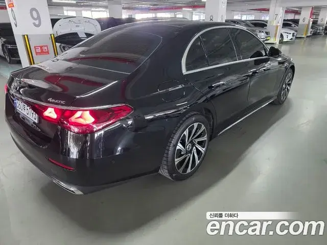Mercedes-Benz E-Class 2024 — Photo 20/20