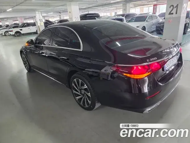 Mercedes-Benz E-Class 2024 — Photo 2/20