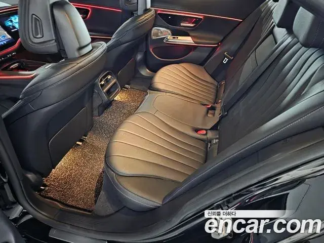 Mercedes-Benz E-Class 2024 — Photo 18/20