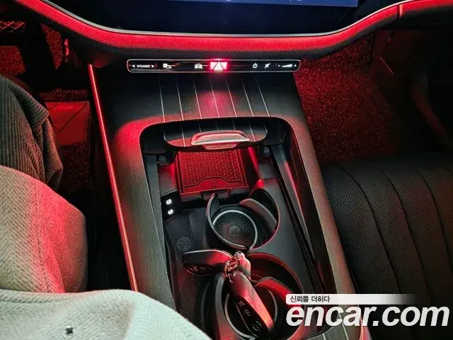 Mercedes-Benz E-Class 2024 — Photo 4/20
