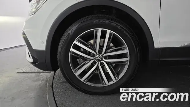 Volkswagen Tiguan Allspace 2022 — ფოტო 8/20