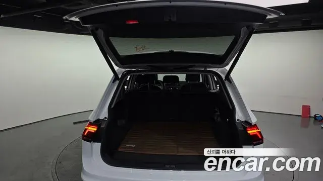 Volkswagen Tiguan Allspace 2022 — ფოტო 12/20