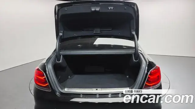 Kia The K9 2018 — Photo 20/20