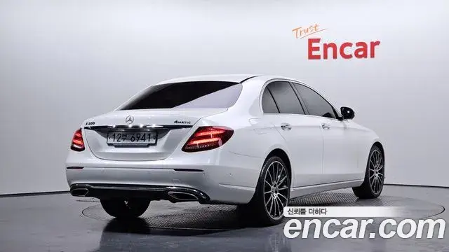Mercedes-Benz E-Class 2018 — Photo 15/20