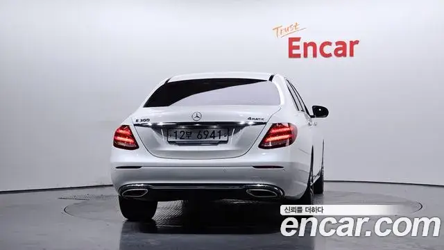 Mercedes-Benz E-Class 2018 — Photo 11/20