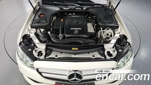 Mercedes-Benz E-Class 2018 — Photo 7/20