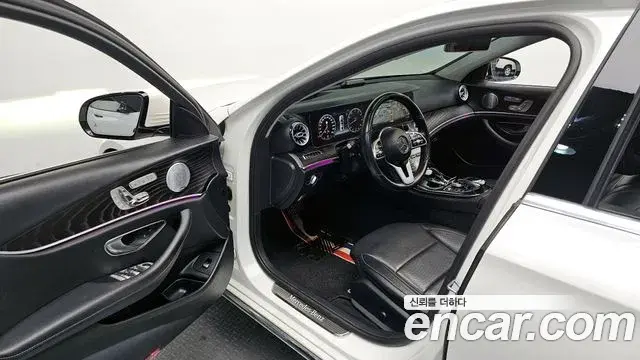 Mercedes-Benz E-Class 2018 — Photo 17/20