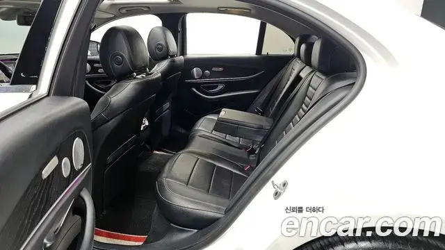 Mercedes-Benz E-Class 2018 — Photo 13/20