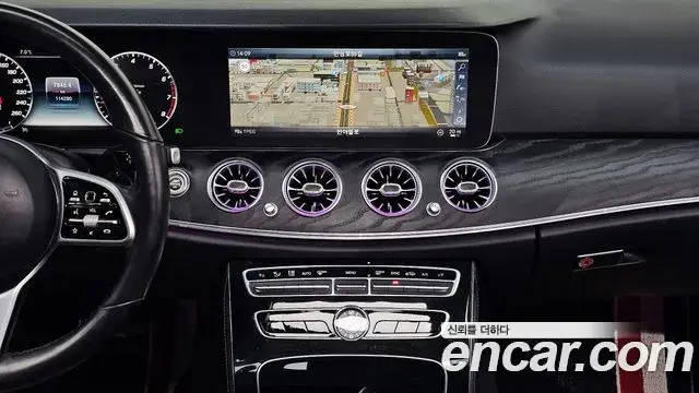 Mercedes-Benz E-Class 2018 — Photo 12/20