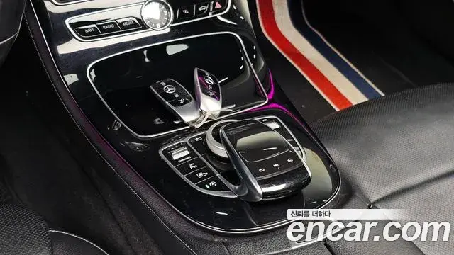 Mercedes-Benz E-Class 2018 — Photo 5/20