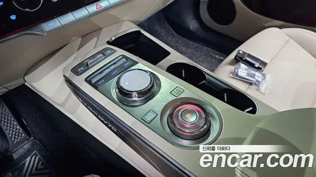 Genesis GV70 2021 — ფოტო 17/20