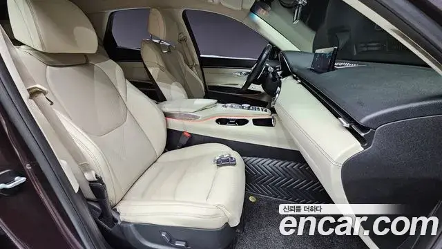 Genesis GV70 2021 — ფოტო 18/20