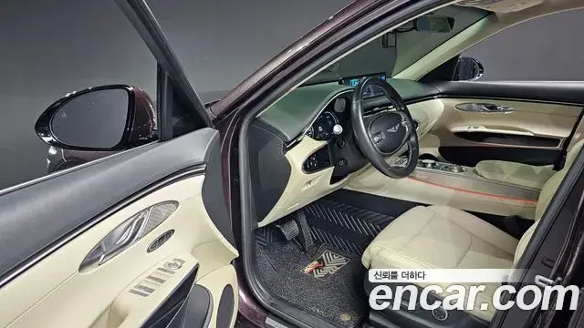 Genesis GV70 2021 — ფოტო 13/20