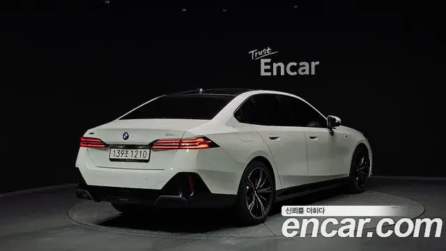 BMW 5 Series 2025 — Şəkil 11/20